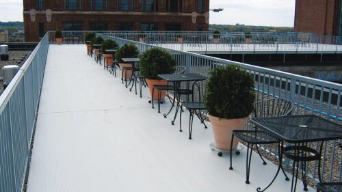 Grande terrasse avec platelage AridDeck